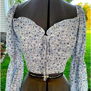 Crop top with long sleeves